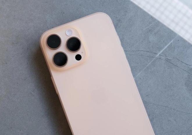 d 6 vs iPhone16 Pro Max：机皇之争凯发app网站华为Mate XT vs 三星 Z Fol(图12)