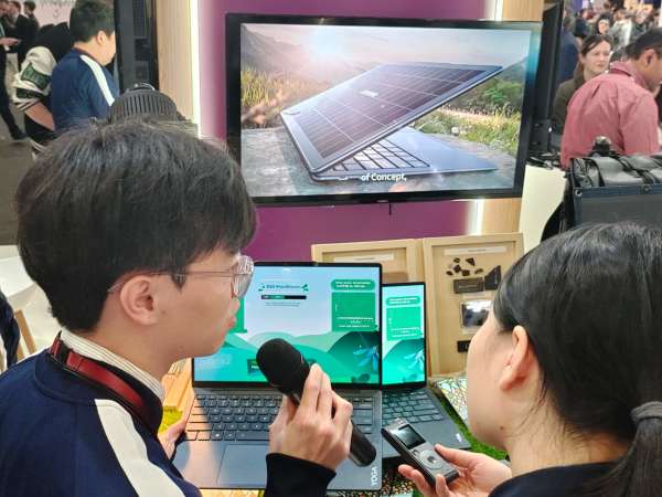 音展示三折叠联想太阳能PC亮相k8凯发全站巴展观察：华为传(图8)